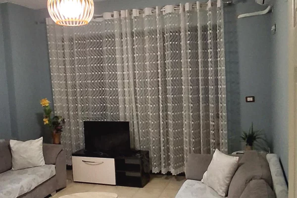 Shtepi me qera Apartament ne Tirane, 1+1, Mobilimi E mobiluar, Pagesa 45,000  Leke.