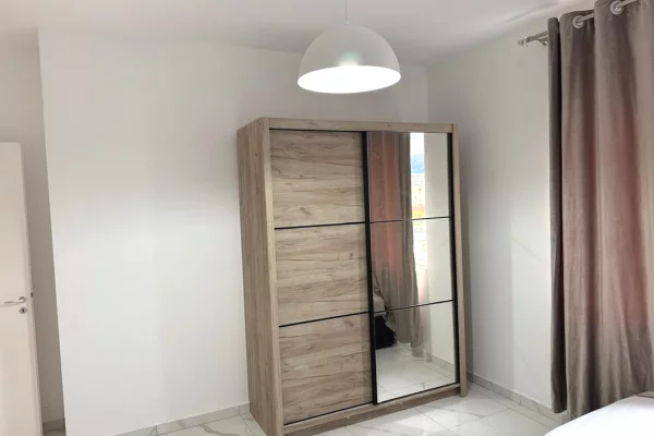 Shtepi me qera Apartament ne Tirane, 2+1, Mobilimi E mobiluar, Pagesa 55,000  Leke.