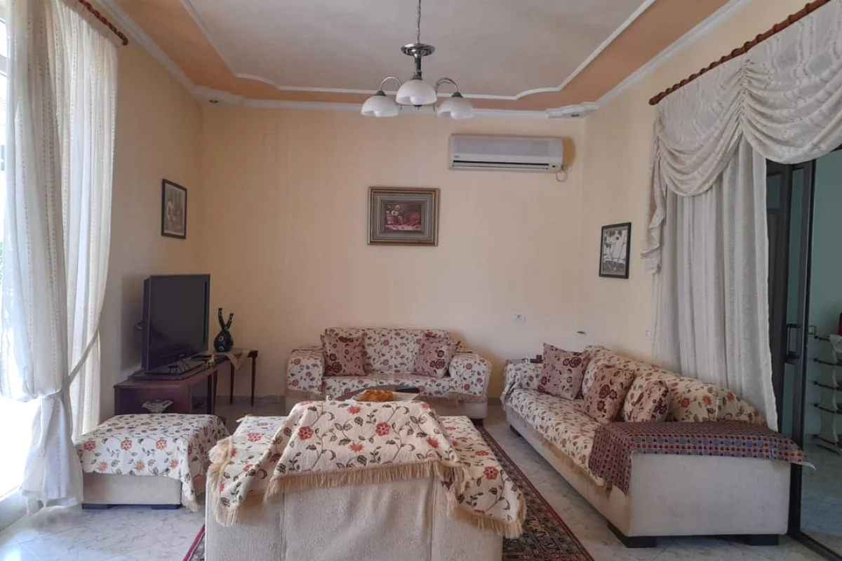 Shtepi me qera Shtepi Private ne Tirane, 3+1, Mobilimi E mobiluar, Pagesa 50,000  Leke.