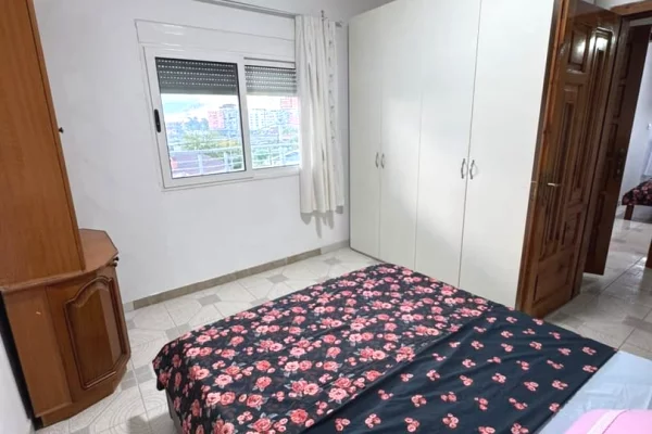 Shtepi me qera Apartament ne Tirane, 2+1, Mobilimi E mobiluar, Pagesa 50,000  Leke.
