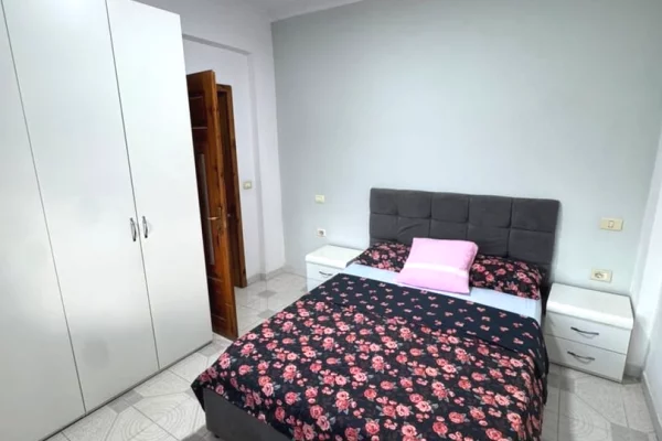 Shtepi me qera Apartament ne Tirane, 2+1, Mobilimi E mobiluar, Pagesa 50,000  Leke.