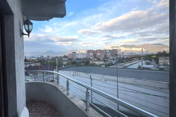 Shtepi me qera Apartament ne Tirane, 2+1, Mobilimi E mobiluar, Pagesa 50,000  Leke.