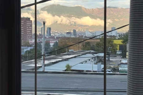 Shtepi me qera Apartament ne Tirane, 2+1, Mobilimi E mobiluar, Pagesa 50,000  Leke.