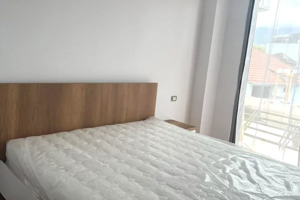 Shtepi me qera Apartament ne Tirane, 3+1, Mobilimi E mobiluar, Pagesa 70,000  Leke.