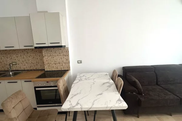 Shtepi me qera Apartament ne Tirane, 3+1, Mobilimi E mobiluar, Pagesa 70,000  Leke.