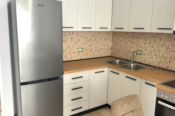 Shtepi me qera Apartament ne Tirane, 3+1, Mobilimi E mobiluar, Pagesa 70,000  Leke.