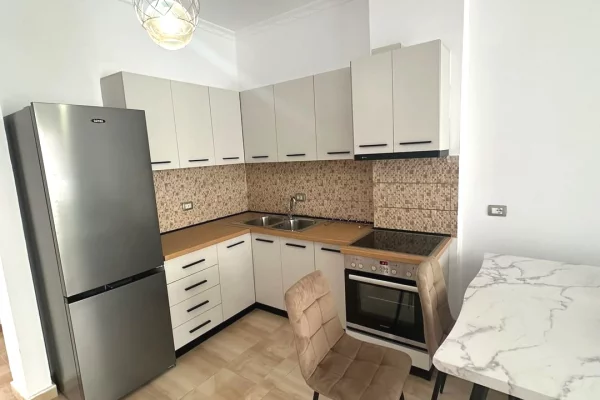 Shtepi me qera Apartament ne Tirane, 3+1, Mobilimi E mobiluar, Pagesa 70,000  Leke.