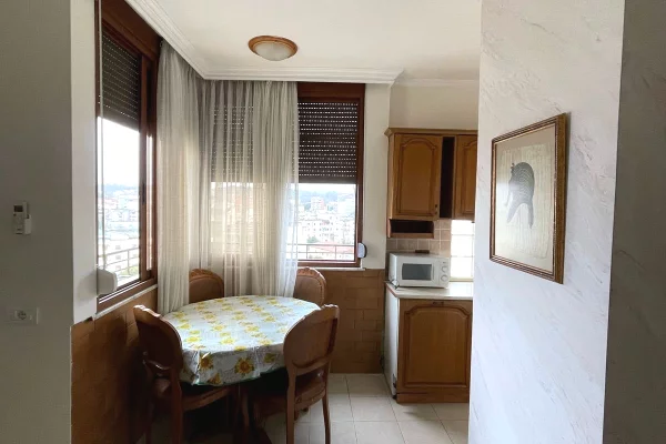 Shtepi me qera Apartament ne Tirane, 2+1, Mobilimi E mobiluar, Pagesa 65,000  Leke.