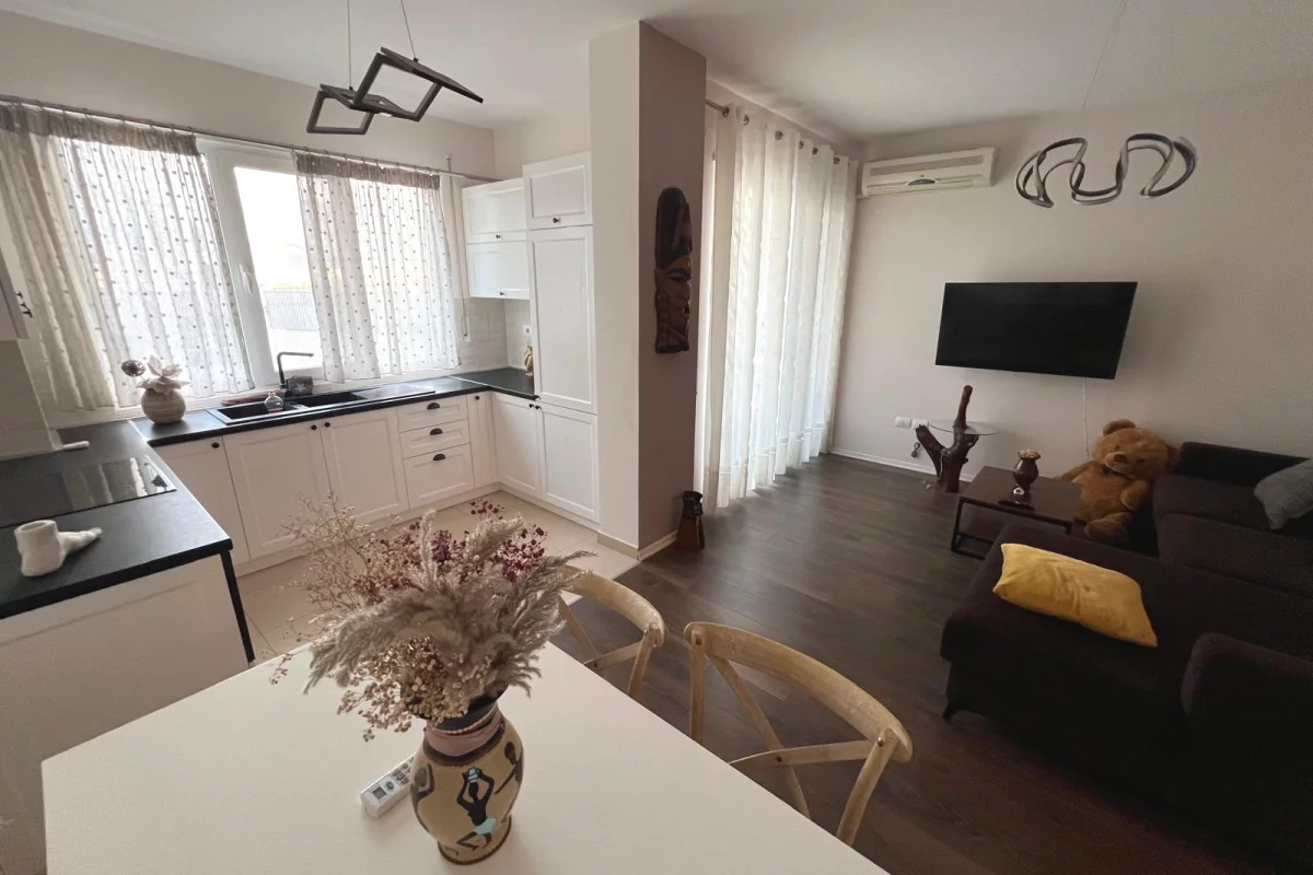 Shtepi me qera Apartament ne Tirane, 2+1, Mobilimi Pjeserisht e mobiluar, Pagesa 700  Euro.