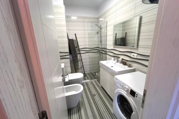 Shtepi me qera Apartament ne Tirane, 2+1, Mobilimi Pjeserisht e mobiluar, Pagesa 700  Euro.