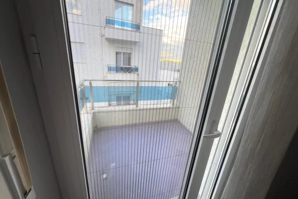 Shtepi me qera Apartament ne Tirane, 2+1, Mobilimi Pjeserisht e mobiluar, Pagesa 700  Euro.