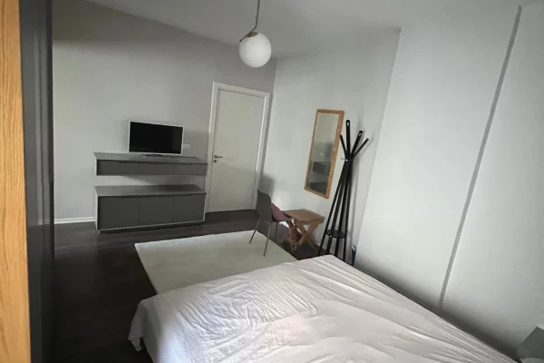 Shtepi me qera Apartament ne Tirane, 2+1, Mobilimi Pjeserisht e mobiluar, Pagesa 700  Euro.