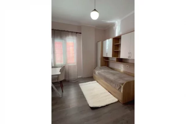 Shtepi me qera Apartament ne Tirane, 2+1, Mobilimi E mobiluar, Pagesa 90,000  Leke.