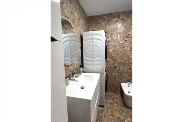 Shtepi me qera Apartament ne Tirane, 2+1, Mobilimi E mobiluar, Pagesa 90,000  Leke.