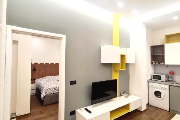 Apartament 1+1 modern me qira te Ish Ekspozita, te Kafe Merlin Monroe