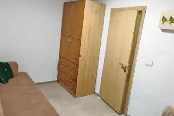 Shtepi me qera Apartament ne Tirane, 3+1, Mobilimi E mobiluar, Pagesa 45,000  Leke.