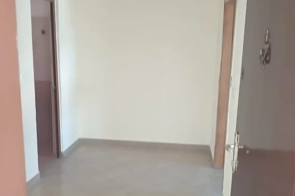 Shtepi ne shitje Apartament ne Tirane, 1+1, Mobilimi Bosh, pa mobiluar, Pagesa 85,000  Euro.