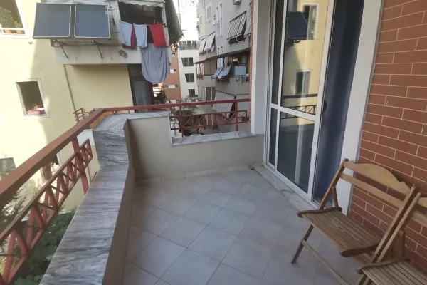 Shtepi me qera Apartament ne Tirane, 1+1, Mobilimi E mobiluar, Pagesa 50,000  Leke.