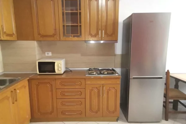 Shtepi me qera Apartament ne Tirane, 1+1, Mobilimi E mobiluar, Pagesa 50,000  Leke.