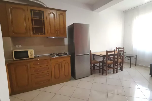 Shtepi me qera Apartament ne Tirane, 1+1, Mobilimi E mobiluar, Pagesa 50,000  Leke.