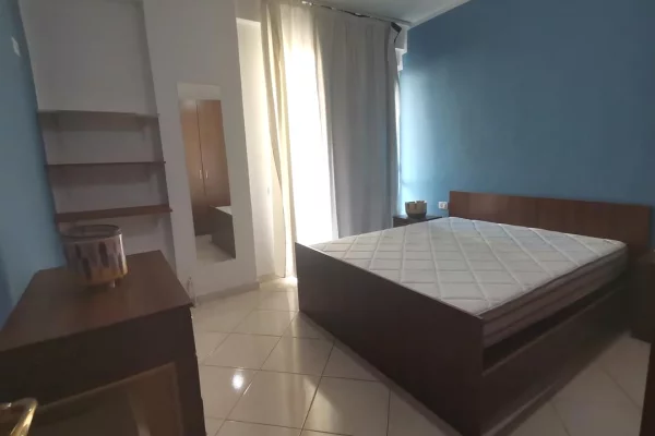 Shtepi me qera Apartament ne Tirane, 1+1, Mobilimi E mobiluar, Pagesa 50,000  Leke.