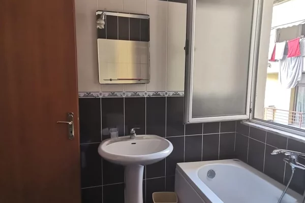 Shtepi me qera Apartament ne Tirane, 1+1, Mobilimi E mobiluar, Pagesa 50,000  Leke.