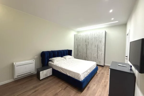 Shtepi me qera Shtepi Private ne Tirane, 4+1, Mobilimi E mobiluar, Pagesa 90,000  Leke.