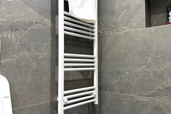 Shtepi me qera Shtepi Private ne Tirane, 4+1, Mobilimi E mobiluar, Pagesa 90,000  Leke.