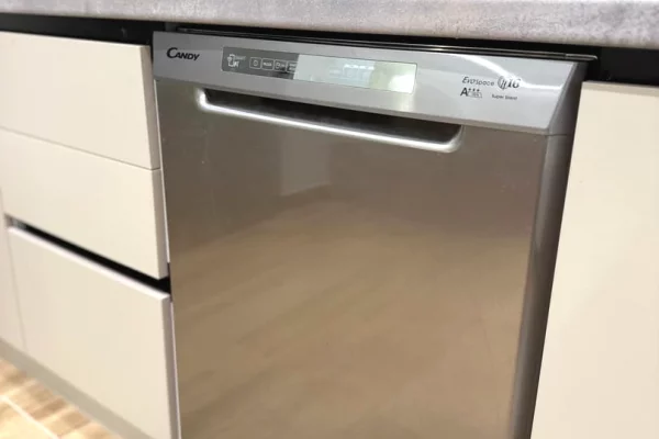 Shtepi me qera Shtepi Private ne Tirane, 4+1, Mobilimi E mobiluar, Pagesa 90,000  Leke.