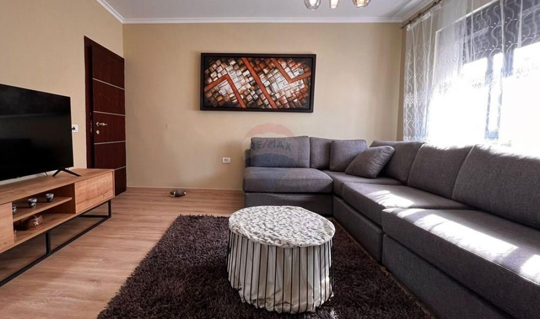 Shtepi me qera Apartament ne Tirane, 2+1, Mobilimi E mobiluar, Pagesa 650  Euro.