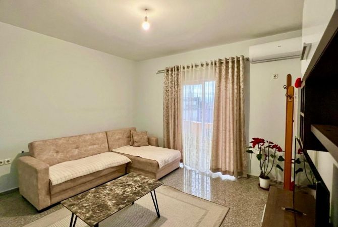 Shtepi me qera Apartament ne Tirane, 2+1, Mobilimi E mobiluar, Pagesa 500  Euro.