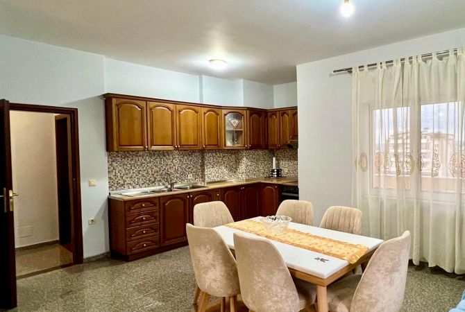 Shtepi me qera Apartament ne Tirane, 2+1, Mobilimi E mobiluar, Pagesa 500  Euro.