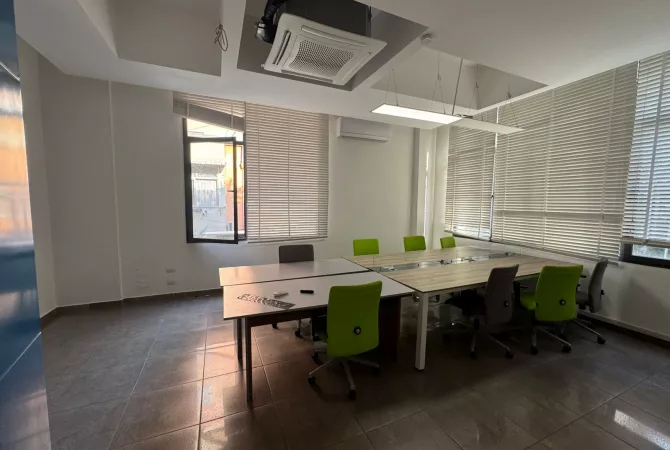 Shtepi me qera Apartament ne Tirane, 3+1, Mobilimi E mobiluar, Pagesa 900  Euro.