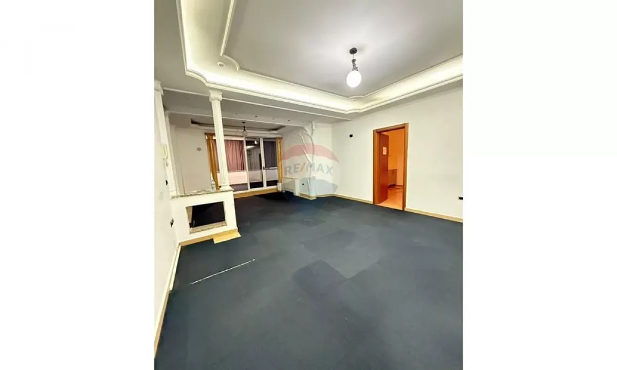 Ambient per zyra 5+1+2 ne Bllok