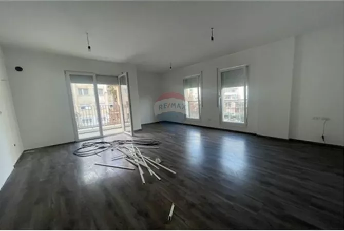 Business Property for Rent 3+1 in Tirana - 500 Euro