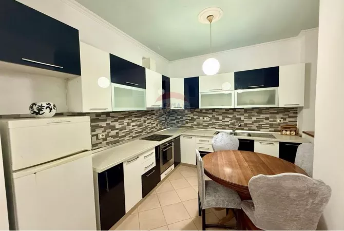 APARTAMENT 2+1 PER QIRA,REST..FRESKU