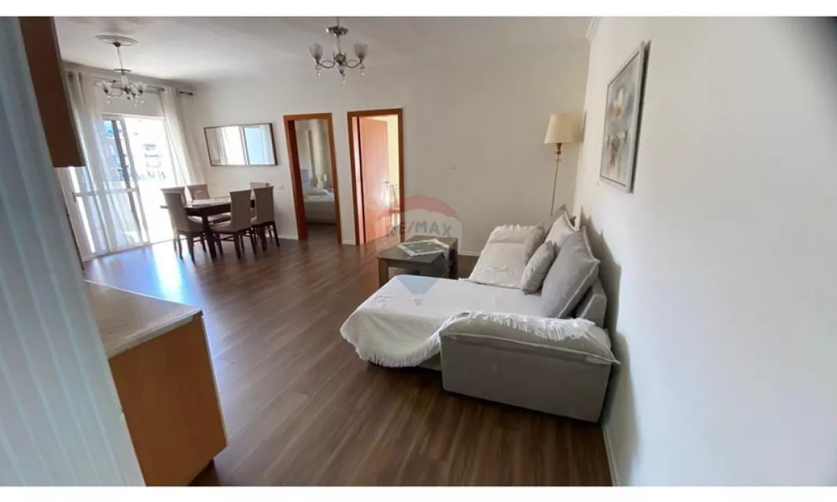 Shtepi me qera Apartament ne Tirane, 2+1, Mobilimi E mobiluar, Pagesa 700  Euro.
