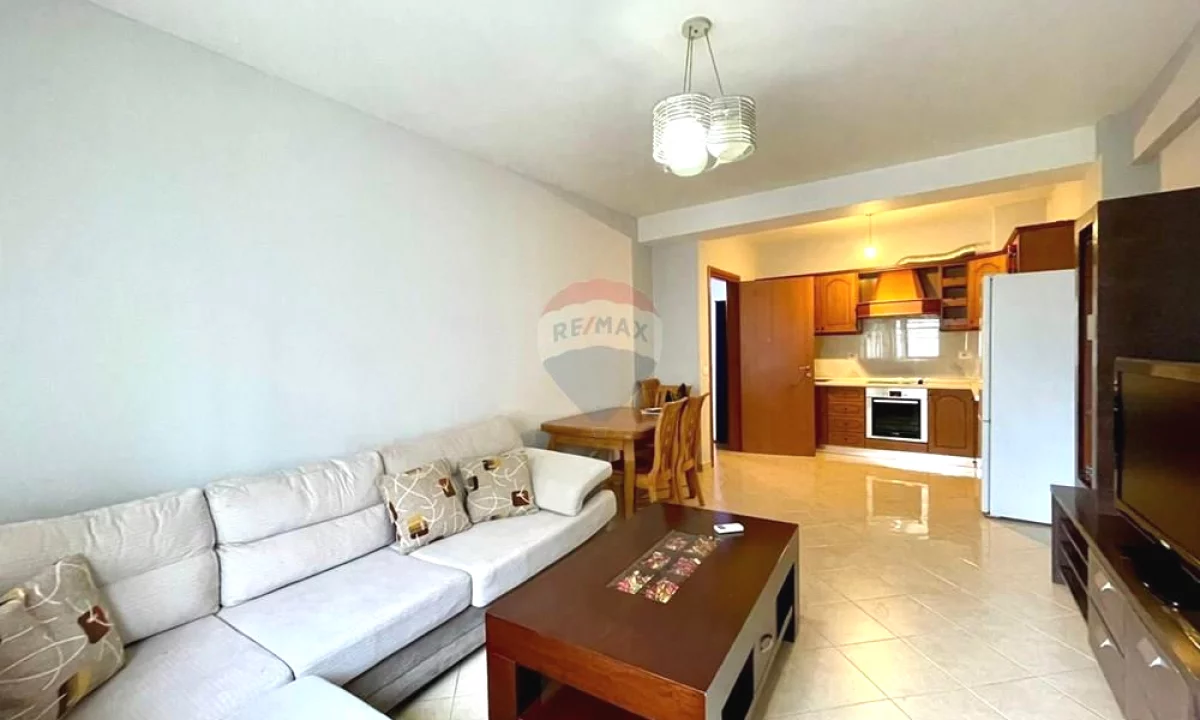 Shtepi me qera Apartament ne Tirane, 2+1, Mobilimi E mobiluar, Pagesa 650  Euro.