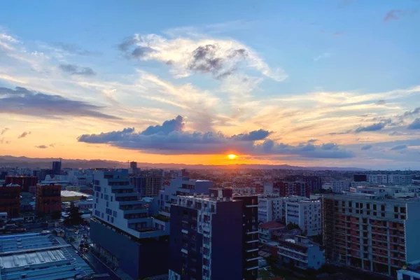 Shtepi me qera Apartament ne Tirane, Garsoniere, Mobilimi E mobiluar, Pagesa 450  Euro.