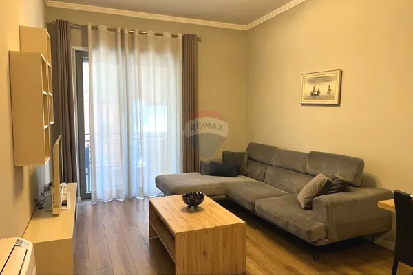 Shtepi me qera Apartament ne Tirane, 1+1, Mobilimi E mobiluar, Pagesa 750  Euro.