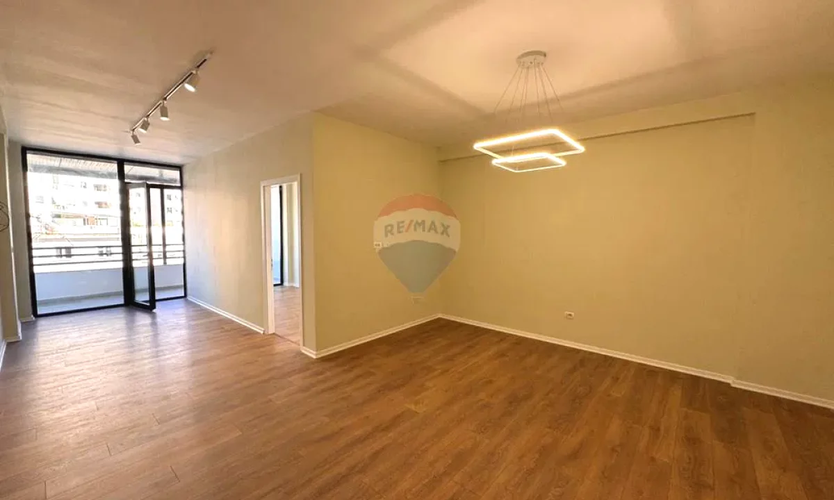 Shtepi ne shitje Apartament ne Tirane, 2+1, Mobilimi Bosh, pa mobiluar, Pagesa 157,000  Euro.