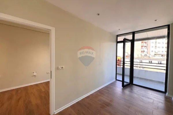 Shtepi ne shitje Apartament ne Tirane, 2+1, Mobilimi Bosh, pa mobiluar, Pagesa 157,000  Euro.