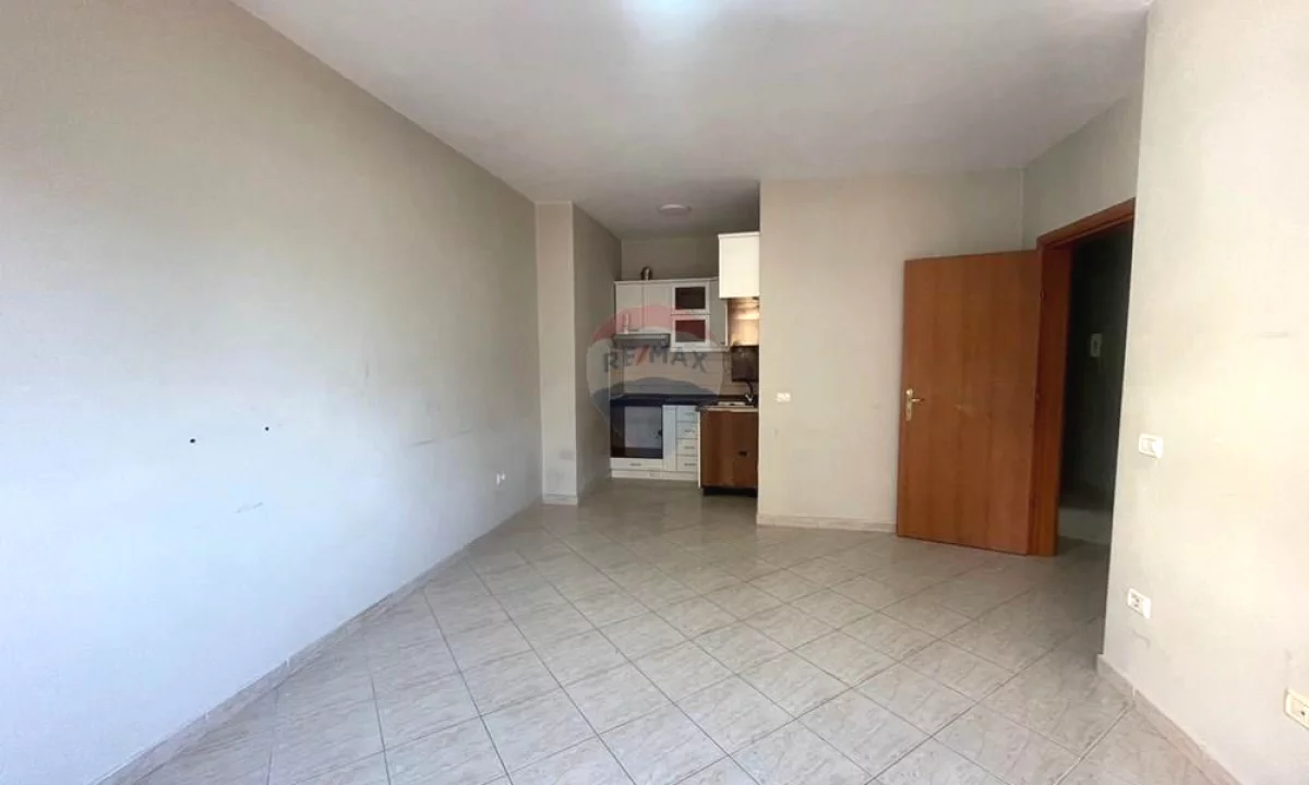 Shtepi me qera Apartament ne Tirane, 2+1, Mobilimi Bosh, pa mobiluar, Pagesa 400  Euro.