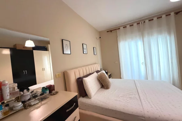 Shtepi me qera Apartament ne Tirane, 1+1, Mobilimi E mobiluar, Pagesa 65,000  Leke.