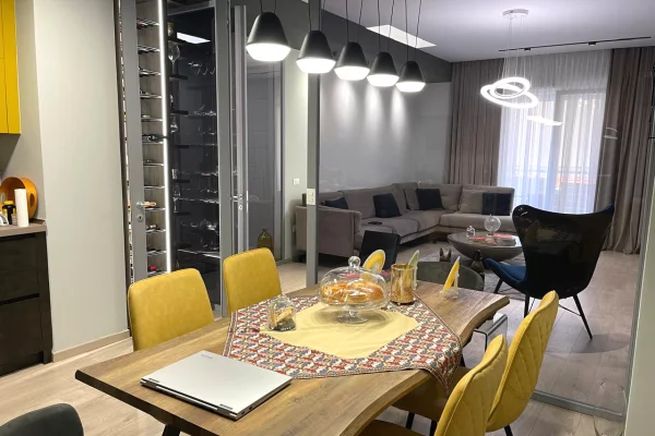 Shtepi ne shitje Apartament ne Tirane, 2+1, Mobilimi E mobiluar, Pagesa 250,000  Euro.