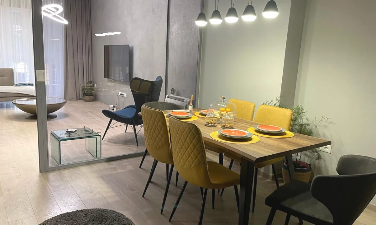 Shtepi ne shitje Apartament ne Tirane, 2+1, Mobilimi E mobiluar, Pagesa 250,000  Euro.