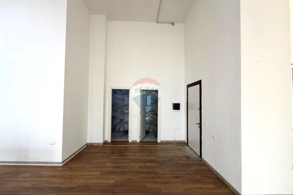 Ambient biznesi me qera 3+1 ne Tirane - 1,600 Euro