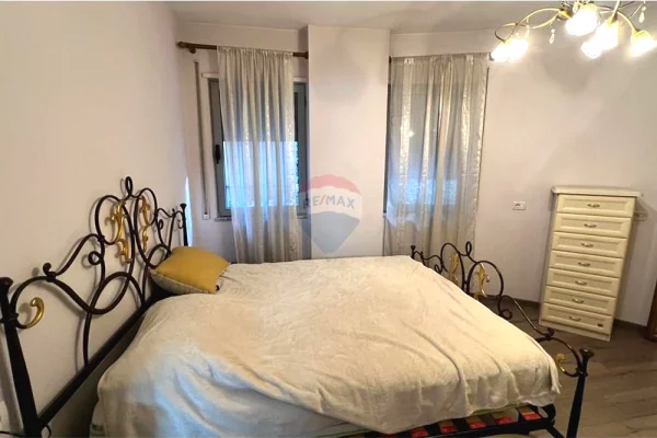 Shtepi me qera Apartament ne Tirane, 2+1, Mobilimi E mobiluar, Pagesa 60,000  Leke.
