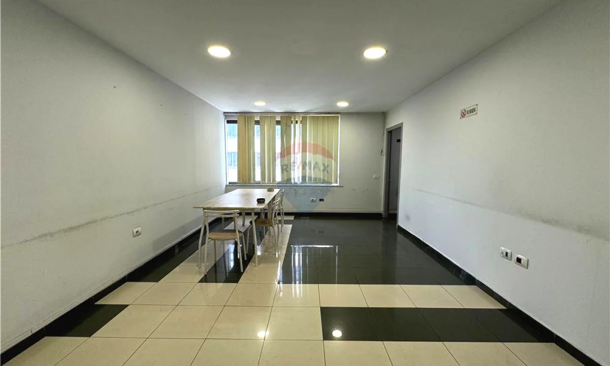 Zyre 237 m2 me qira te Zogu i Zi!