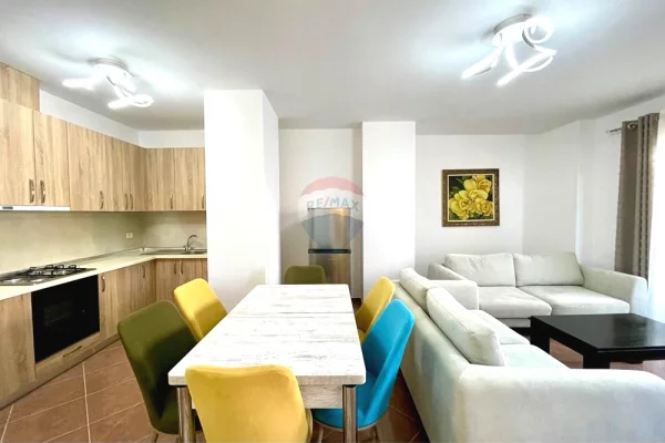 Shtepi ne shitje Apartament ne Tirane, 2+1, Mobilimi E mobiluar, Pagesa 189,000  Euro.